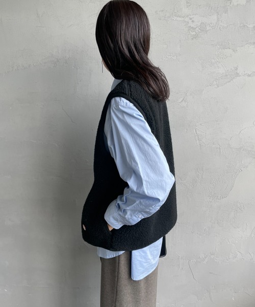 Vincent et Mireille（バンソンエミレイユ）の「[Vincent et Mireille/ヴァンソン エ ミレイユ] ボアフリースベスト（ベスト・レディース・ブラック/クリーム・36）」の7枚目の写真