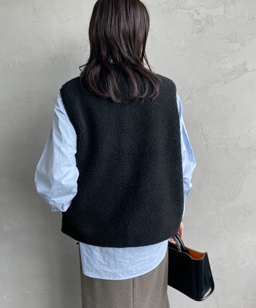 Vincent et Mireille（バンソンエミレイユ）の「[Vincent et Mireille/ヴァンソン エ ミレイユ] ボアフリースベスト（ベスト・レディース・ブラック/クリーム・36）」の8枚目の写真