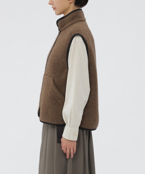 MHL.（エムエイチエル）の「SOFT WOOL FLEECE（ブルゾン・レディース・ブラック/カーキ・2/1）」の9枚目の写真