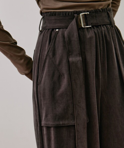 UNITED TOKYO（ユナイテッドトウキョウ）の「キュプラジャージーワイドパンツ｜ウォッシャブル/セットアップ/細見え/秋服/冬服（その他パンツ・レディース・グレー/ブラウン・1/2）」の8枚目の写真