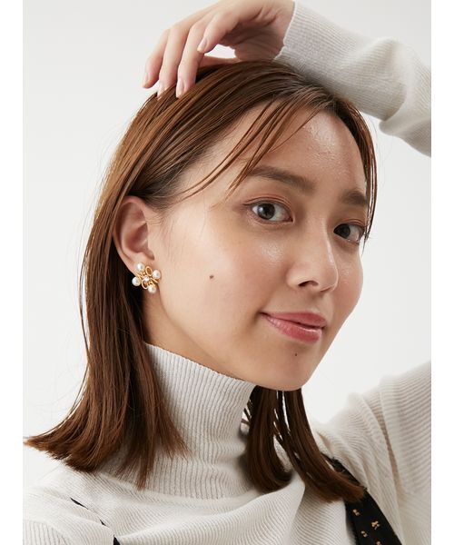 Mila Owen(ミラオーウェン)の「モチーフパールストーンピアス(ピアス(両耳用)・レディース・ゴールド/シルバー・F)」の3枚目の写真