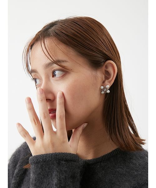 Mila Owen(ミラオーウェン)の「モチーフパールストーンピアス(ピアス(両耳用)・レディース・ゴールド/シルバー・F)」の12枚目の写真