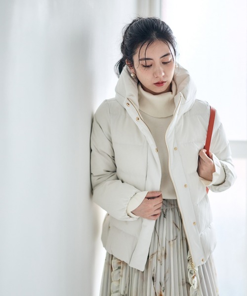 12Twelve Agenda（トゥエルブ　アジェンダ）の「撥水ストレッチライトタフタショートダウンコート（ダウンジャケット/コート・レディース・ネイビー/オフホワイト・M）」の2枚目の写真