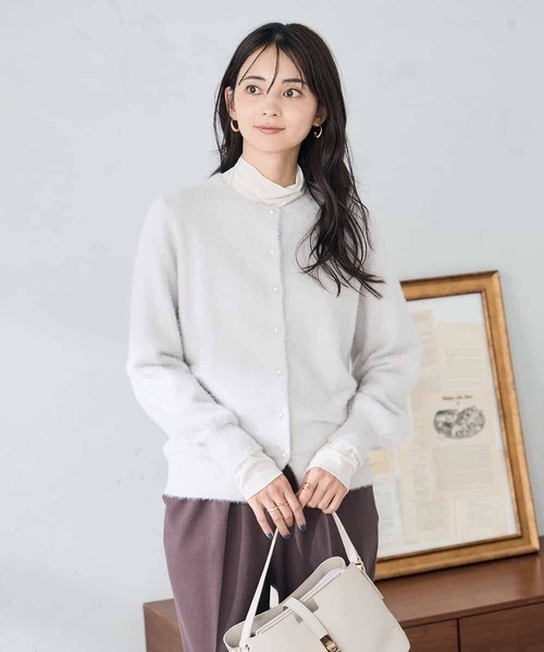 a.v.v(アーヴェヴェ)の「ヘアリーラメクルーネックカーディガン(カーディガン/ボレロ・レディース・アイボリー/ダークインディゴブルー/グレー系その他・38/36/40)」の3枚目の写真