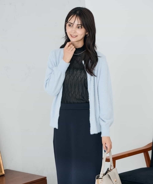 a.v.v(アーヴェヴェ)の「ヘアリーラメクルーネックカーディガン(カーディガン/ボレロ・レディース・アイボリー/ダークインディゴブルー/グレー系その他・38/36/40)」の1枚目の写真