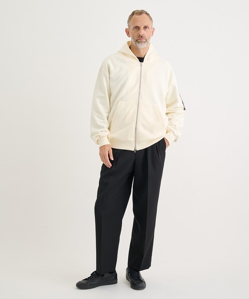 CINOH(チノ)の「【CINOH/チノ】別注 CIGAR POCKET ZIP UP HOODIE(パーカー・メンズ・ホワイト/ブラック・44/46/48)」の4枚目の写真