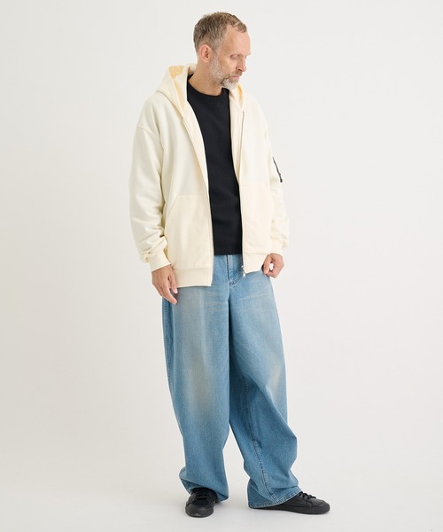 CINOH(チノ)の「【CINOH/チノ】別注 CIGAR POCKET ZIP UP HOODIE(パーカー・メンズ・ホワイト/ブラック・44/46/48)」の5枚目の写真