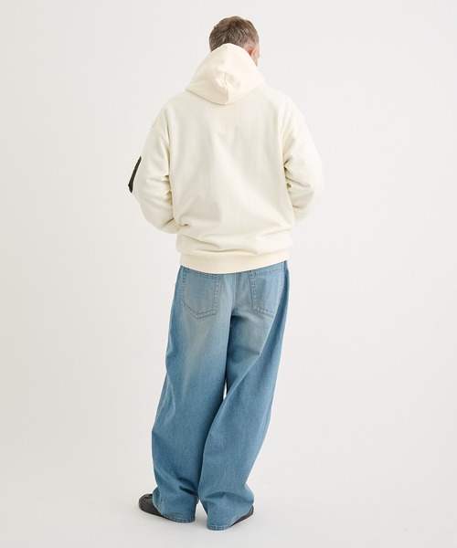 CINOH(チノ)の「【CINOH/チノ】別注 CIGAR POCKET ZIP UP HOODIE(パーカー・メンズ・ホワイト/ブラック・44/46/48)」の8枚目の写真
