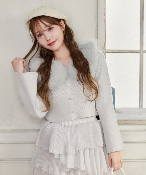 one after another NICE CLAUP(ワンアフターアナザーナイスクラップ)の「【Holiday collection】フェイクファー襟ニット(ニット/セーター・レディース・アイボリー/ブラック/ベビーピンク/ライトグレー・FREE)」の4枚目の写真