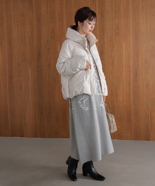 Bou Jeloud(ブージュルード)の「ストレッチカシュネックピュアダウン(ダウンジャケット/コート・レディース・ブラック/アイボリー/グレイッシュベージュ・38)」の7枚目の写真