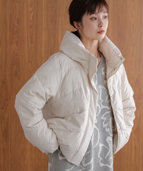 Bou Jeloud(ブージュルード)の「ストレッチカシュネックピュアダウン(ダウンジャケット/コート・レディース・ブラック/アイボリー/グレイッシュベージュ・38)」の10枚目の写真