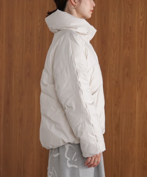 Bou Jeloud(ブージュルード)の「ストレッチカシュネックピュアダウン(ダウンジャケット/コート・レディース・ブラック/アイボリー/グレイッシュベージュ・38)」の13枚目の写真