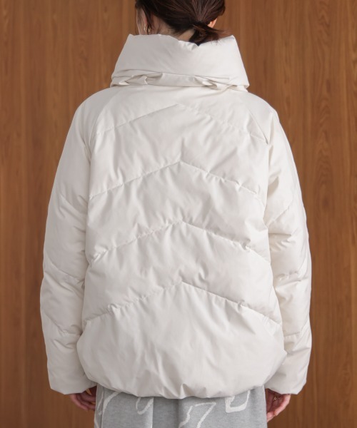 Bou Jeloud(ブージュルード)の「ストレッチカシュネックピュアダウン(ダウンジャケット/コート・レディース・ブラック/アイボリー/グレイッシュベージュ・38)」の14枚目の写真