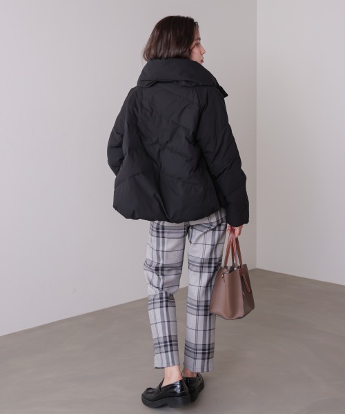 Bou Jeloud(ブージュルード)の「ストレッチカシュネックピュアダウン(ダウンジャケット/コート・レディース・ブラック/アイボリー/グレイッシュベージュ・38)」の19枚目の写真