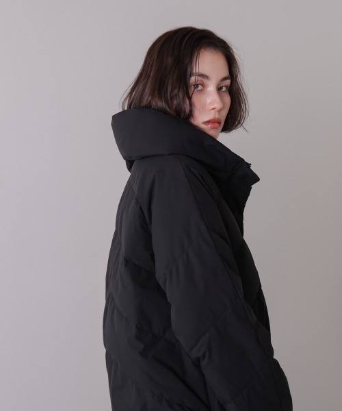 Bou Jeloud(ブージュルード)の「ストレッチカシュネックピュアダウン(ダウンジャケット/コート・レディース・ブラック/アイボリー/グレイッシュベージュ・38)」の21枚目の写真