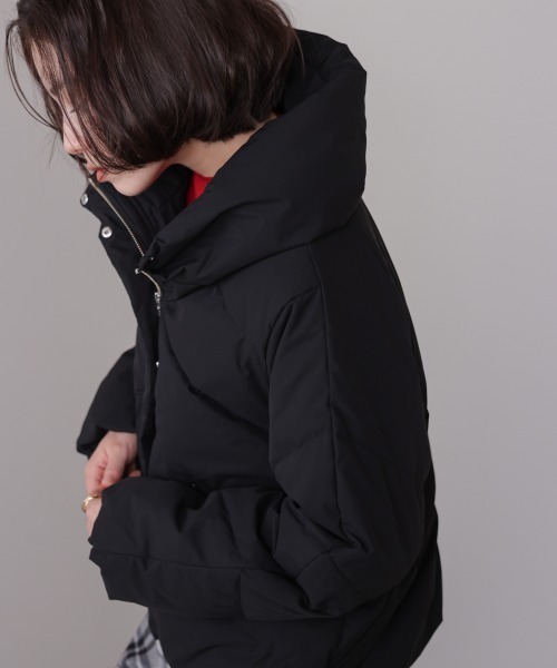 Bou Jeloud(ブージュルード)の「ストレッチカシュネックピュアダウン(ダウンジャケット/コート・レディース・ブラック/アイボリー/グレイッシュベージュ・38)」の22枚目の写真