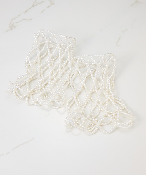 PAPILLONNER(パピヨネ)の「PAPILLONNER/パール付け袖(ブレスレット・レディース・ホワイト・FREE)」の7枚目の写真