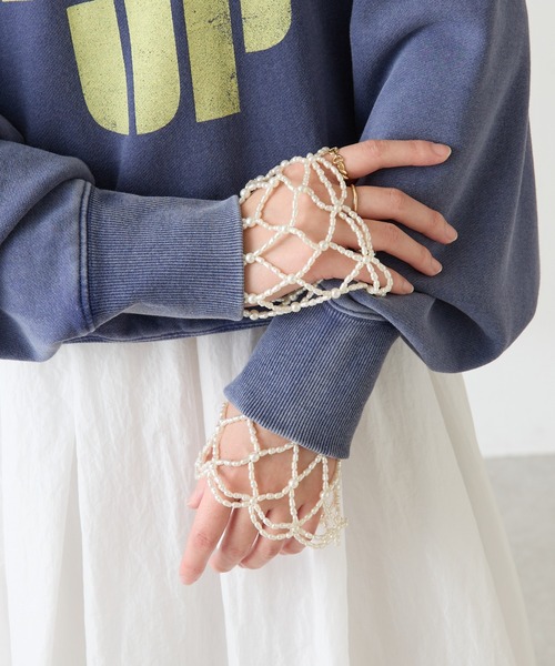 PAPILLONNER(パピヨネ)の「PAPILLONNER/パール付け袖(ブレスレット・レディース・ホワイト・FREE)」の6枚目の写真