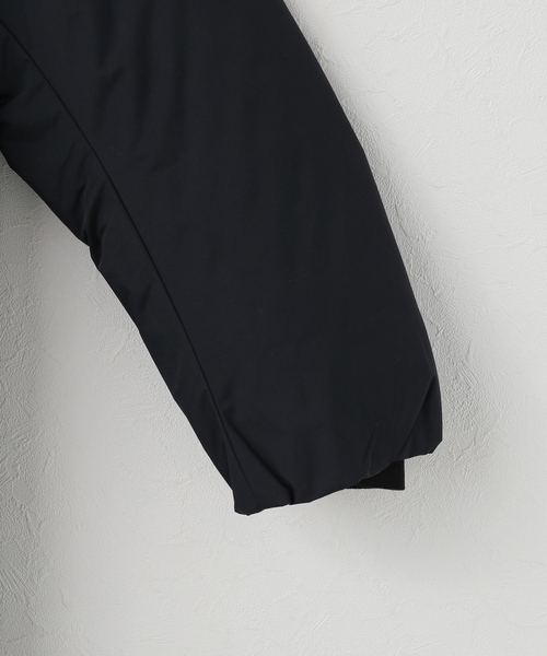 DESCENTE ALLTERRAIN（デサント　オルテライン）の「【DESCENTE ALLTERRAIN/デサントオルテライン】 INSULATED LIGHTWEIGH（その他アウター・レディース・ブラック/ベージュ・SMALL）」の4枚目の写真