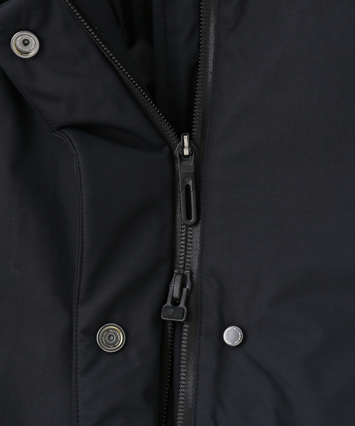 DESCENTE ALLTERRAIN（デサント　オルテライン）の「【DESCENTE ALLTERRAIN/デサントオルテライン】 INSULATED LIGHTWEIGH（その他アウター・レディース・ブラック/ベージュ・SMALL）」の9枚目の写真