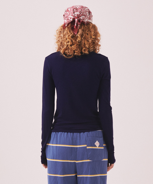 MENASOO(ミナス)の「MNS Soft Fitted Long T Shirt_Navy(Tシャツ/カットソー・レディース・ネイビー・F)」の3枚目の写真