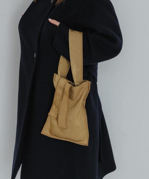 ITTI(イッチ)の「『一部別注カラー』ITTI MARY INSIDE OUT TOTE- S(トートバッグ・レディース・ブラック/マスタード/レッド・-)」の8枚目の写真