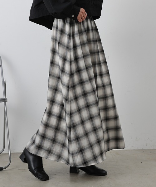 COLONY 2139（コロニートゥーワンスリーナイン）の「オンブレチェックフレアスカート（スカート・レディース・オフホワイト/ブラック・FREE）」の2枚目の写真