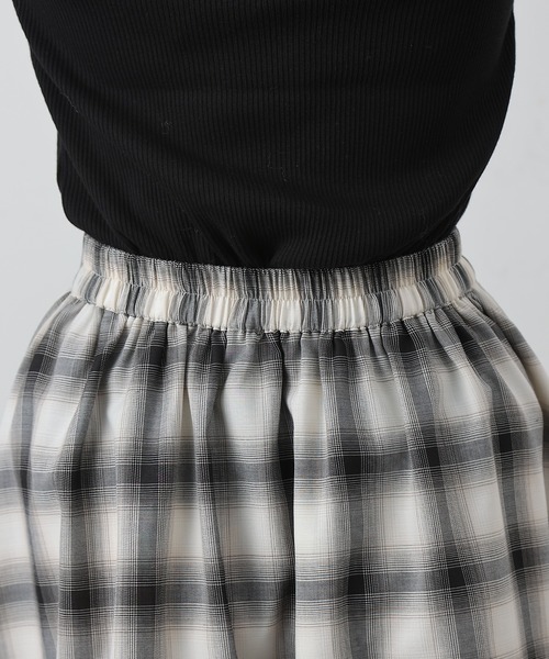 COLONY 2139（コロニートゥーワンスリーナイン）の「オンブレチェックフレアスカート（スカート・レディース・オフホワイト/ブラック・FREE）」の5枚目の写真