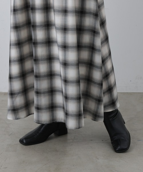 COLONY 2139（コロニートゥーワンスリーナイン）の「オンブレチェックフレアスカート（スカート・レディース・オフホワイト/ブラック・FREE）」の6枚目の写真