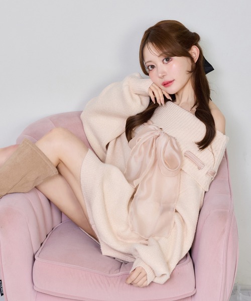 one after another NICE CLAUP(ワンアフターアナザーナイスクラップ)の「リボン付きオフショルニットワンピ(ワンピース・レディース・アイボリー/サックスブルー/チャコールグレー/ピンク・FREE)」の1枚目の写真
