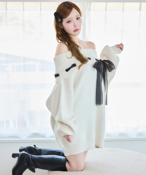 one after another NICE CLAUP(ワンアフターアナザーナイスクラップ)の「リボン付きオフショルニットワンピ(ワンピース・レディース・アイボリー/サックスブルー/チャコールグレー/ピンク・FREE)」の2枚目の写真