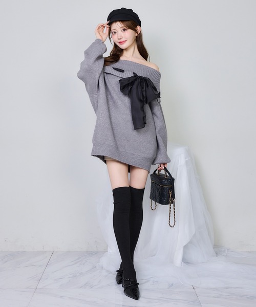 one after another NICE CLAUP(ワンアフターアナザーナイスクラップ)の「リボン付きオフショルニットワンピ(ワンピース・レディース・アイボリー/サックスブルー/チャコールグレー/ピンク・FREE)」の10枚目の写真