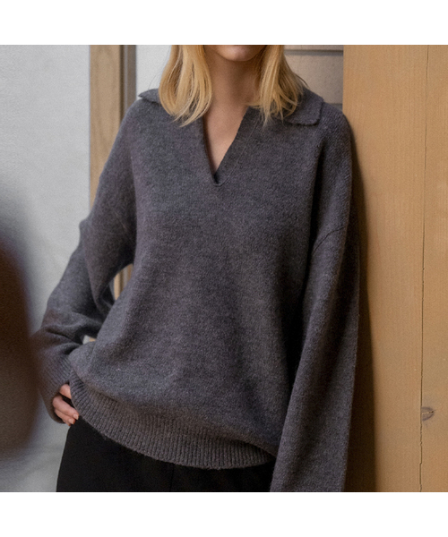 KNOWNBETTER（ノウンベター）の「Alpaca blend loose V-neck knit [KNFW04SW04]_[2color]（ニット/セーター・レディース・カーキ/チャコール・FREE）」の2枚目の写真