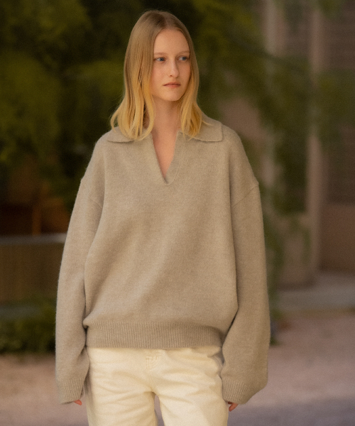 KNOWNBETTER（ノウンベター）の「Alpaca blend loose V-neck knit [KNFW04SW04]_[2color]（ニット/セーター・レディース・カーキ/チャコール・FREE）」の3枚目の写真