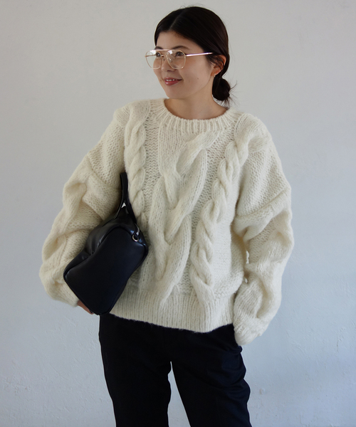 ＋81BRANCA（ハチイチブランカ）の「+81BRANCA/ハチイチブランカ SLOBE別注 ケーブルハンドニット（ニット/セーター・レディース・ホワイト/ブラック・FREE）」の21枚目の写真