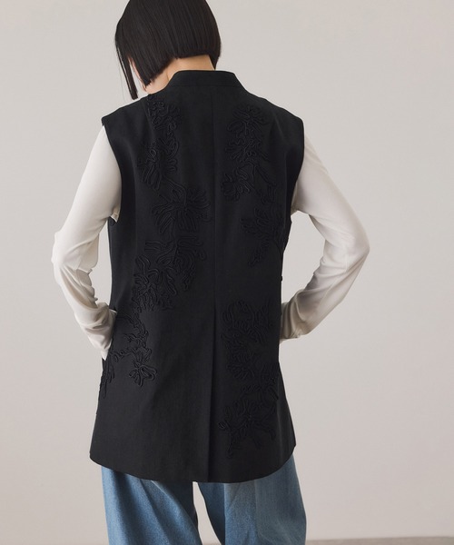 ADAM ET ROPE'（アダムエロペ）の「エンブロイダリージレ（ベスト・レディース・キナリ/ブラック・FREE）」の7枚目の写真