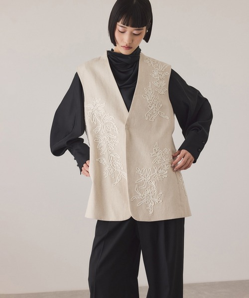 ADAM ET ROPE'（アダムエロペ）の「エンブロイダリージレ（ベスト・レディース・キナリ/ブラック・FREE）」の11枚目の写真