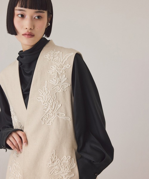 ADAM ET ROPE'（アダムエロペ）の「エンブロイダリージレ（ベスト・レディース・キナリ/ブラック・FREE）」の12枚目の写真