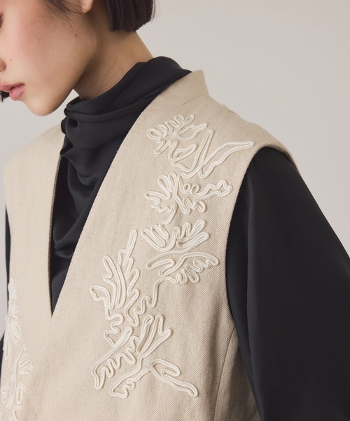 ADAM ET ROPE'（アダムエロペ）の「エンブロイダリージレ（ベスト・レディース・キナリ/ブラック・FREE）」の13枚目の写真