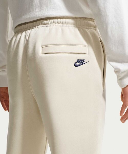 NIKE(ナイキ)の「ナイキ スポーツウェア クラブ メンズ フリース ジョガーパンツ / Nike Sportswear Club Men's Fleece Joggers IF0700-229 Light Khaki(スウェットパンツ・メンズ・ブラウン系その他2・M/XL/S/L/2XL)」の4枚目の写真