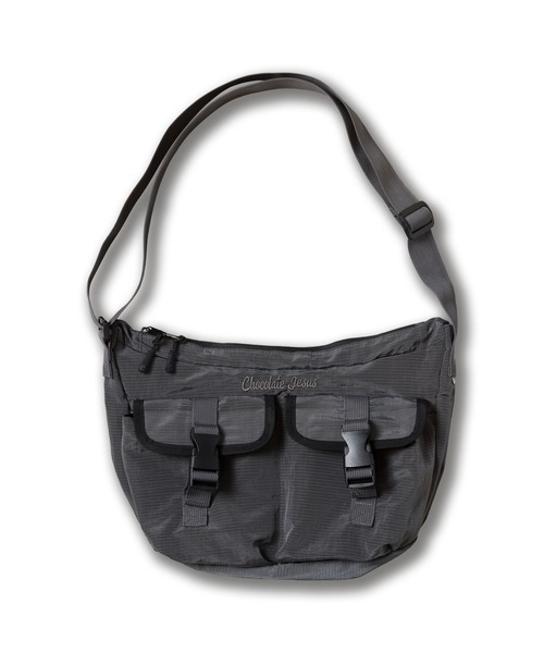 Chocolate Jesus (チョコレートジーザス )の「CJ CARGO SHOULDER BAG(ショルダーバッグ・メンズ・ブラック/グレー・FREE)」の2枚目の写真