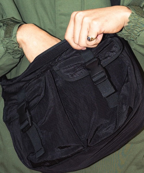 Chocolate Jesus (チョコレートジーザス )の「CJ CARGO SHOULDER BAG(ショルダーバッグ・メンズ・ブラック/グレー・FREE)」の16枚目の写真