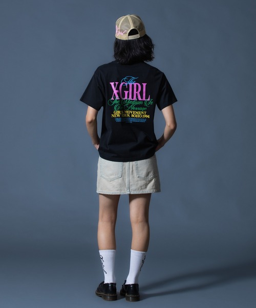 X-girl(エックスガール)の「COLORFUL LOGO S/S TEE(Tシャツ/カットソー・レディース・ブルー/ブラック/ホワイト・S/M/L)」の20枚目の写真