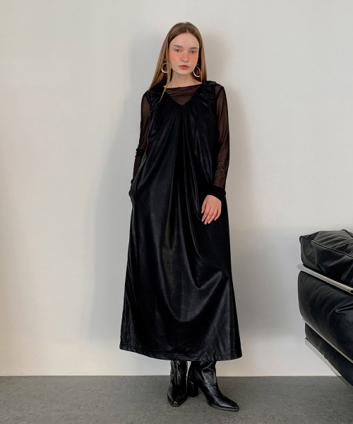 VASCARA(バスカラ)の「Faux Leather Sleeveless Long Dress (2colors)(ワンピース・レディース・ブラウン/ブラック・FREE)」の4枚目の写真