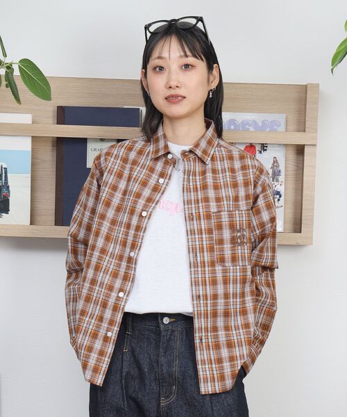 FFEIN(フェイン)の「【FFEIN(フェイン)】アソートワンポイントラウンド長袖チェックシャツ / シャツ レギュラーカラー 長袖 ワンポイント 刺繍 レイヤード ポケット(シャツ/ブラウス・メンズ・グリーン/ブルー/ダークオレンジ/ダークネイビー/レッド/パープル・X-SMALL/LARGE/MEDIUM/SMALL)」の21枚目の写真