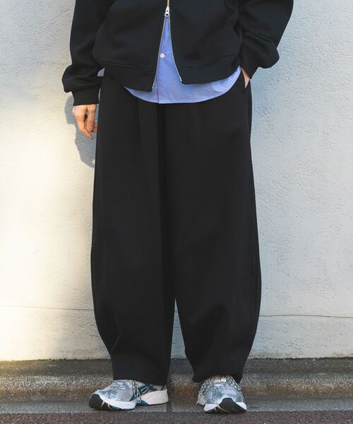 CRAFT STANDARD BOUTIQUE（クラフトスタンダードブティック）の「ボンディングスウェットバルーンパンツ（その他パンツ・メンズ・ライトグレー/ブラック・M/L/S）」の2枚目の写真