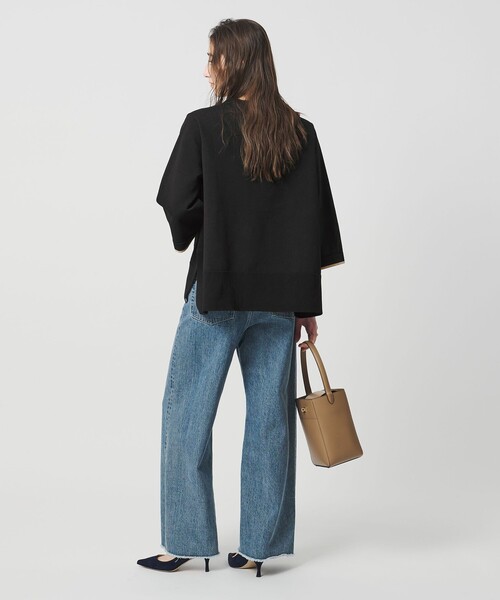 UNITED ARROWS（ユナイテッドアローズ）の「ミニマル Vネックフリル プルオーバー（ニット/セーター・レディース・ブラック/ネイビー/ベージュ・00）」の11枚目の写真