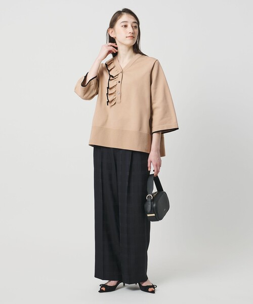 UNITED ARROWS（ユナイテッドアローズ）の「ミニマル Vネックフリル プルオーバー（ニット/セーター・レディース・ブラック/ネイビー/ベージュ・00）」の13枚目の写真