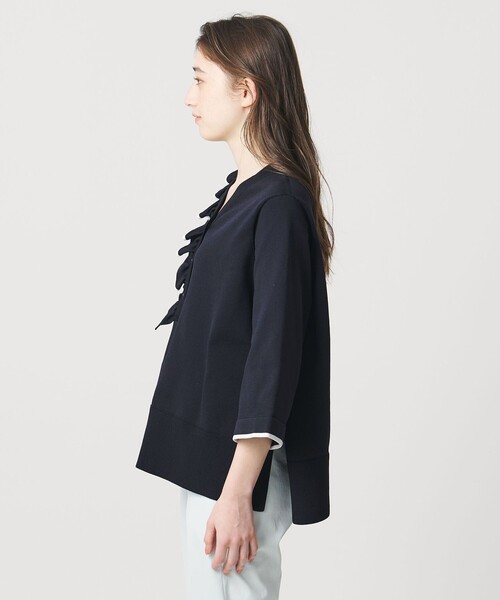 UNITED ARROWS（ユナイテッドアローズ）の「ミニマル Vネックフリル プルオーバー（ニット/セーター・レディース・ブラック/ネイビー/ベージュ・00）」の16枚目の写真