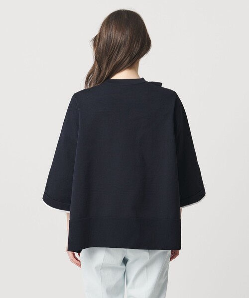 UNITED ARROWS（ユナイテッドアローズ）の「ミニマル Vネックフリル プルオーバー（ニット/セーター・レディース・ブラック/ネイビー/ベージュ・00）」の17枚目の写真